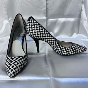 Micheal Kors houndstooth heel size 6
